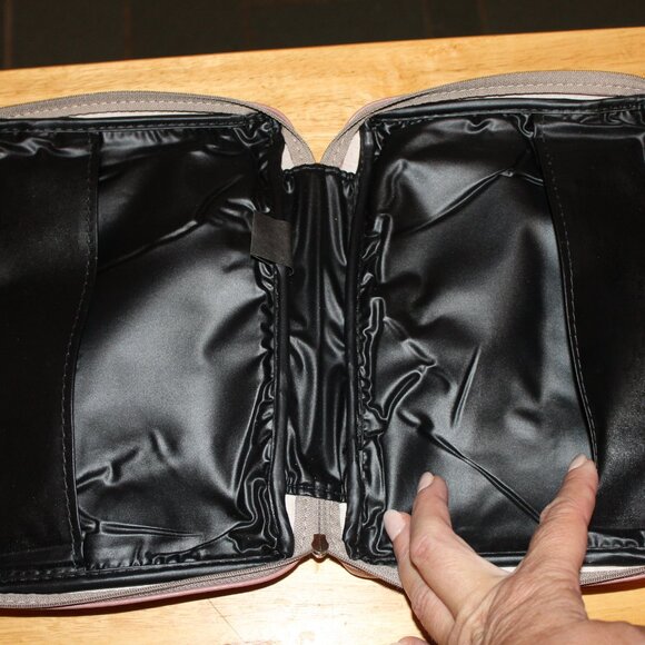 Mauve Taperstry and Leather Bible cover/carrier - Picture 6 of 6